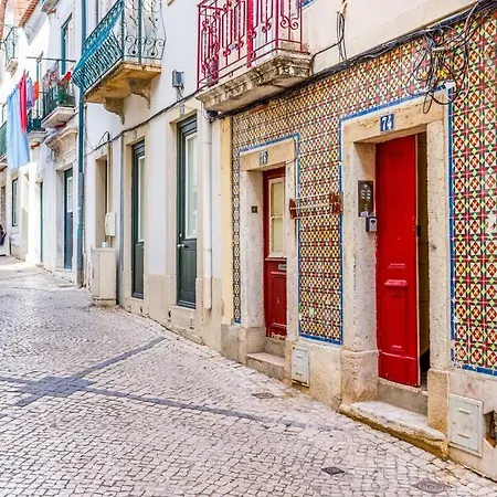 Madragoa Lively Apartament W/patio Lissabon
